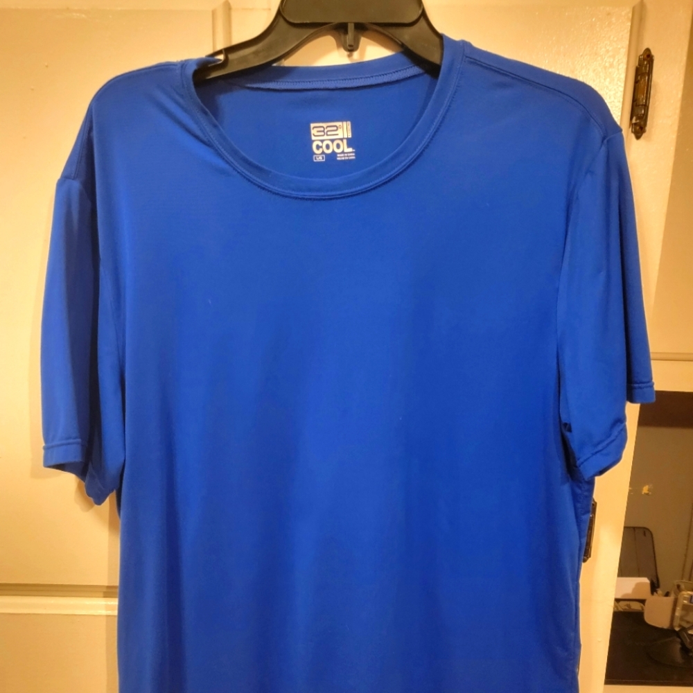 32 degrees Mens athletic blue tee shirt